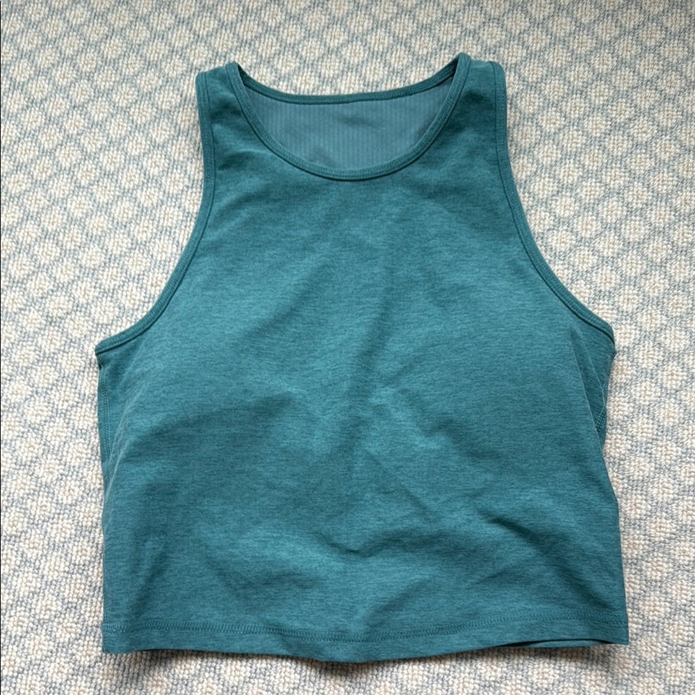 Vuori cropped tank with built in bra - size Small
